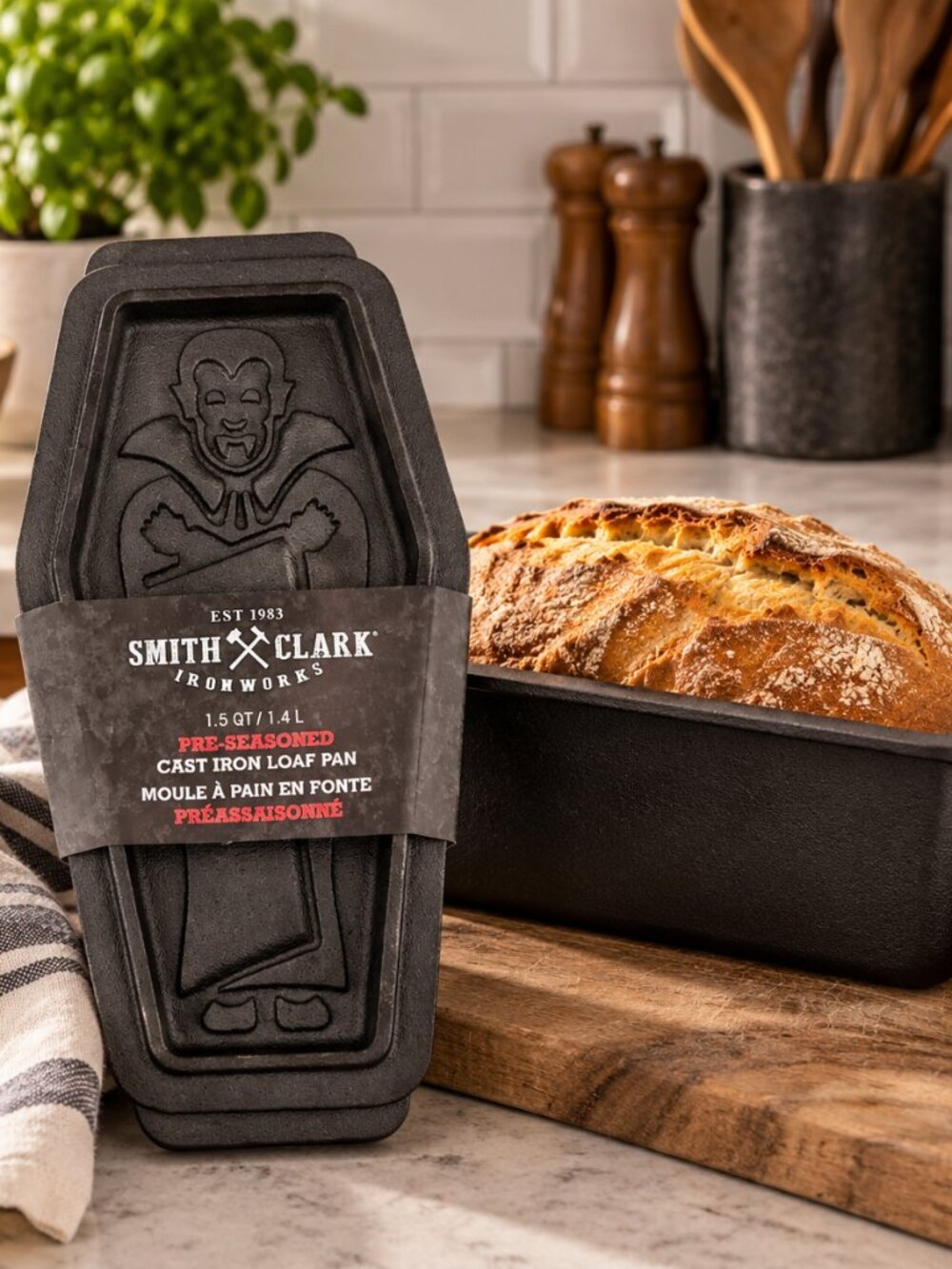 Smith & Clark Skeleton Coffin Cast Iron Loaf Pan Halloween 1.5 Qt Rare
